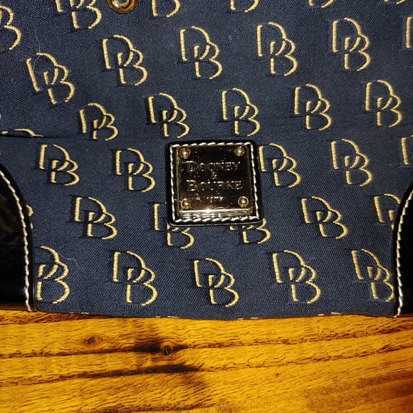 Dooney& Bourke purse #16 - Picture 2 of 5